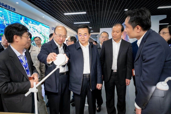 高興夫副省長一行觀摩三思智能家居照明產品