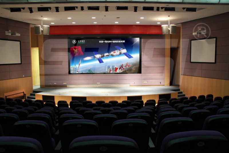 三思,室內(nèi)小間距LED屏,技術(shù)創(chuàng)新,賦能多元場景