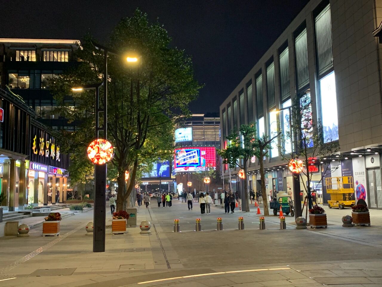 當(dāng)我們追光時(shí),也在追尋你,三思LED,照亮家國,同慶之路