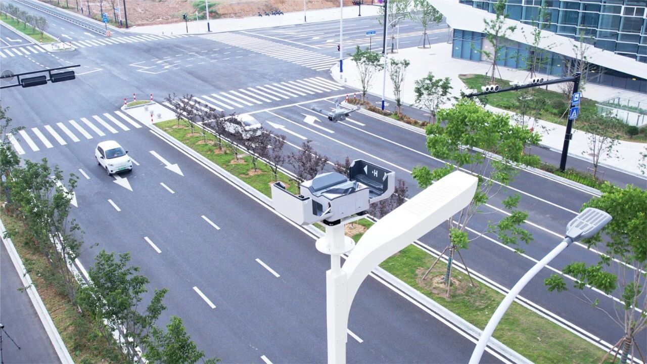 三思,開源鴻蒙,戰(zhàn)略簽約,開啟,千行百業(yè),數(shù)智化,國產(chǎn)化,共建之路