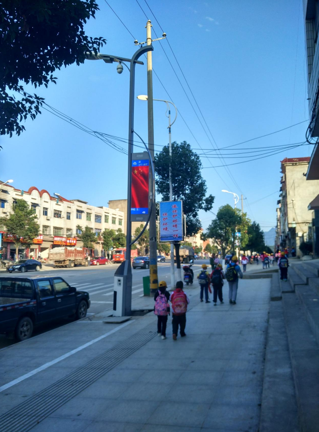 智慧路燈,試點成功,集成照明,監控與5G基站于一體